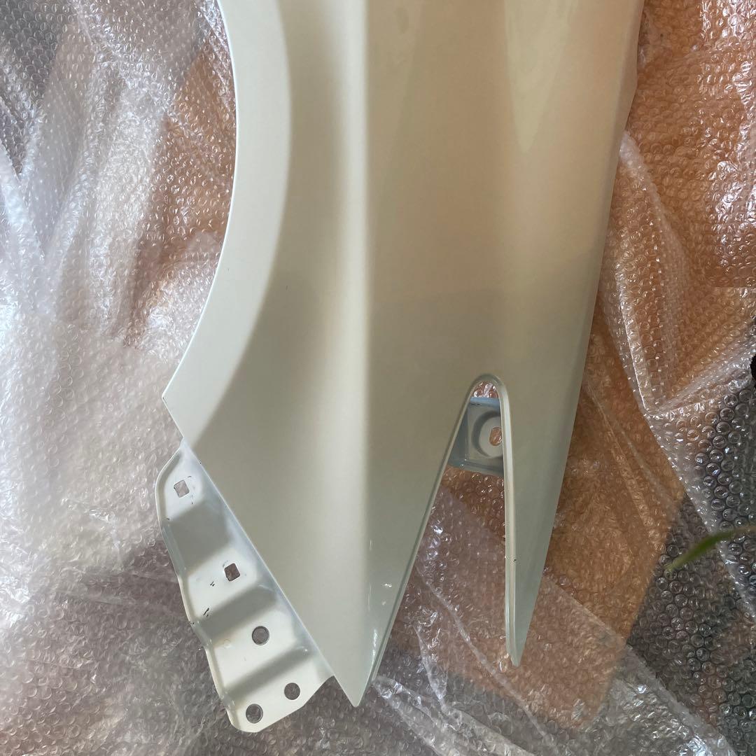 30プリウス￼右側フェンダー070