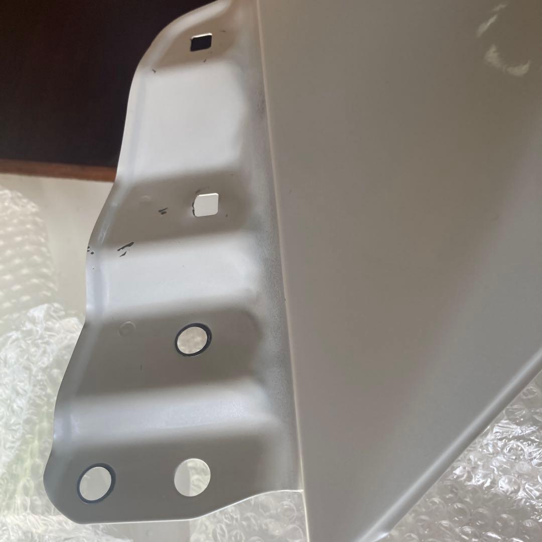 30プリウス￼右側フェンダー070