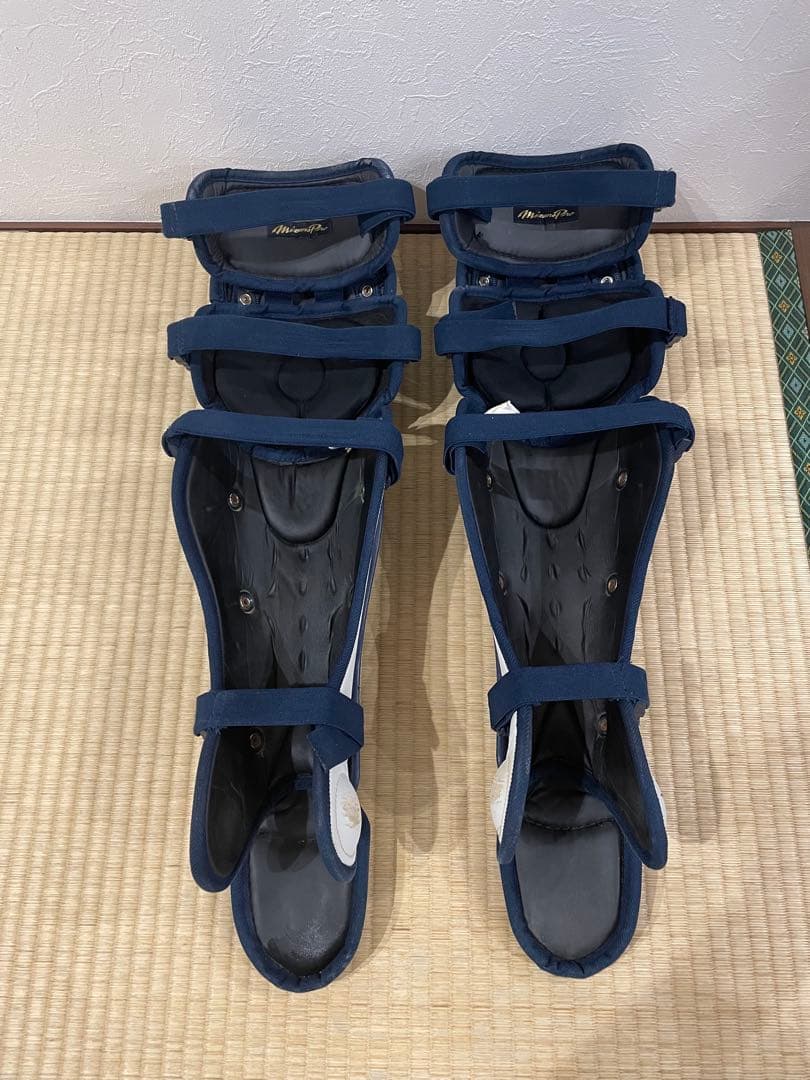 キャッチャー用レガース ミズノプロ　ネイビー ホワイト