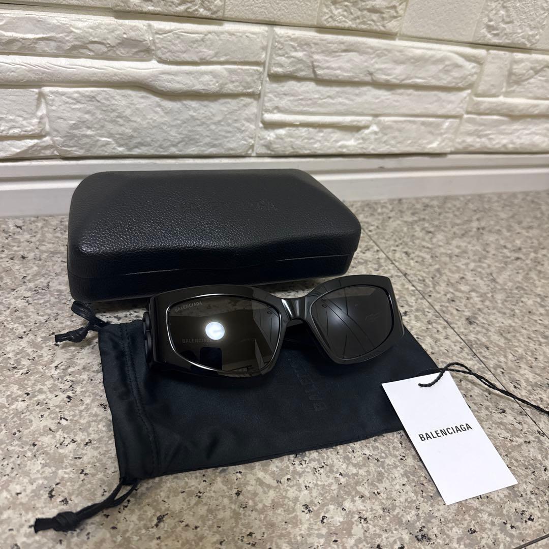 小物 Balenciaga Bossy Cat sunglasses
