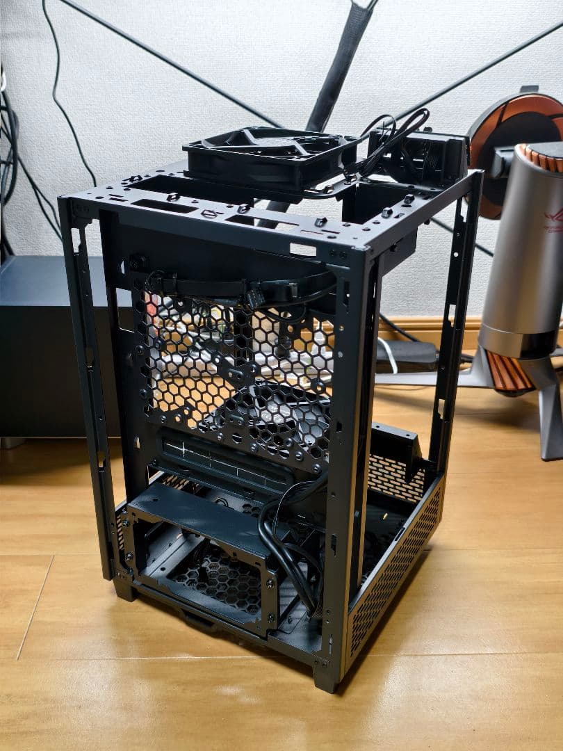 Thermaltake The Tower 100 mini-ITXケース