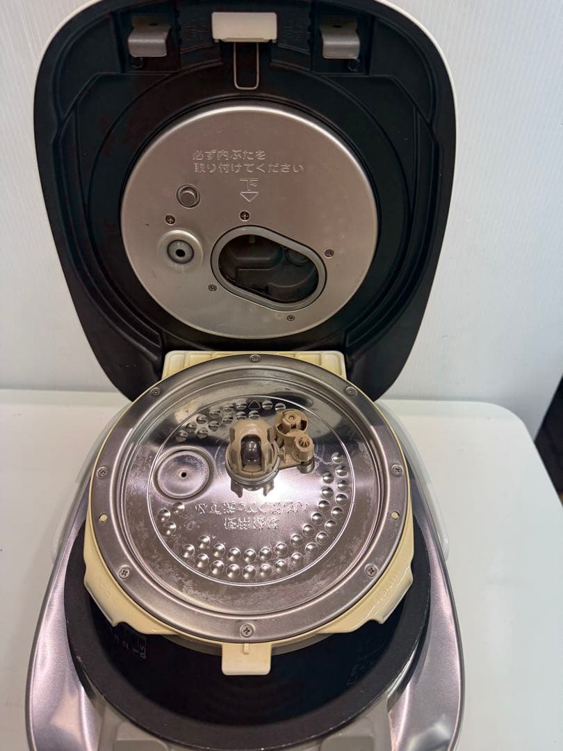 TOSHIBA 真空圧力IH炊飯ジャーRC-10VXN