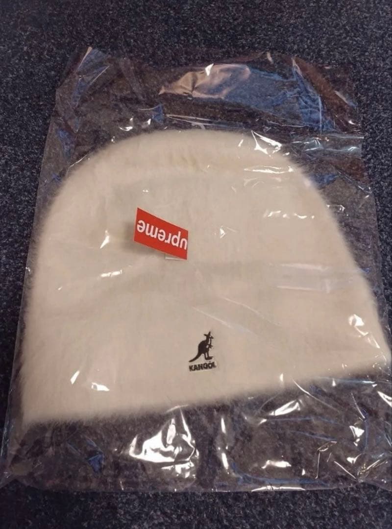 R*.様 Supreme　kangol furgora script beani