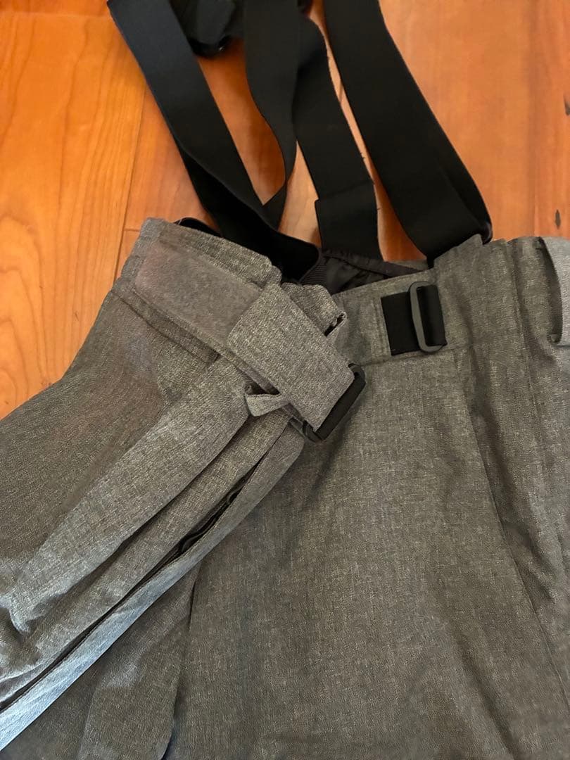 オンヨネ　スキーウェア ジャケットとパンツセット 黒とグレー