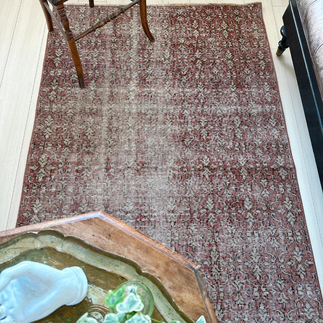 トルコ ヴィンテージラグ A129 レア 紋章 ブリックブラウン グレージュ