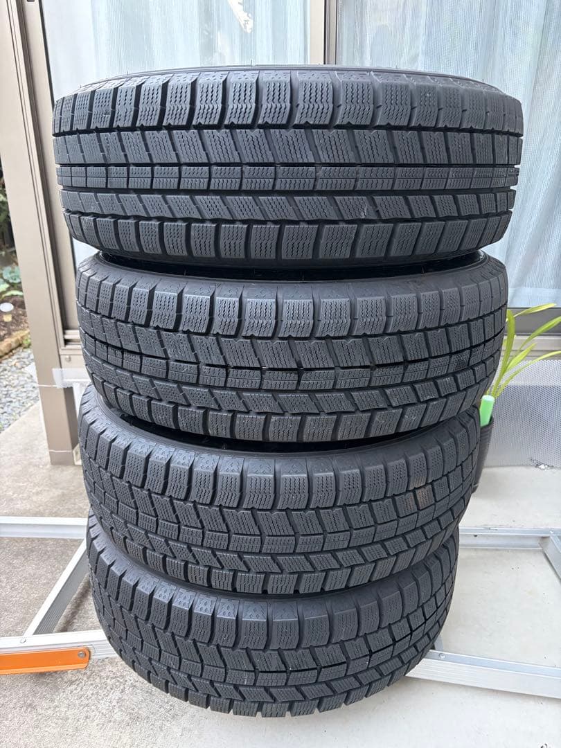 Dunlop 195/65R15 スタッドレスタイヤセット