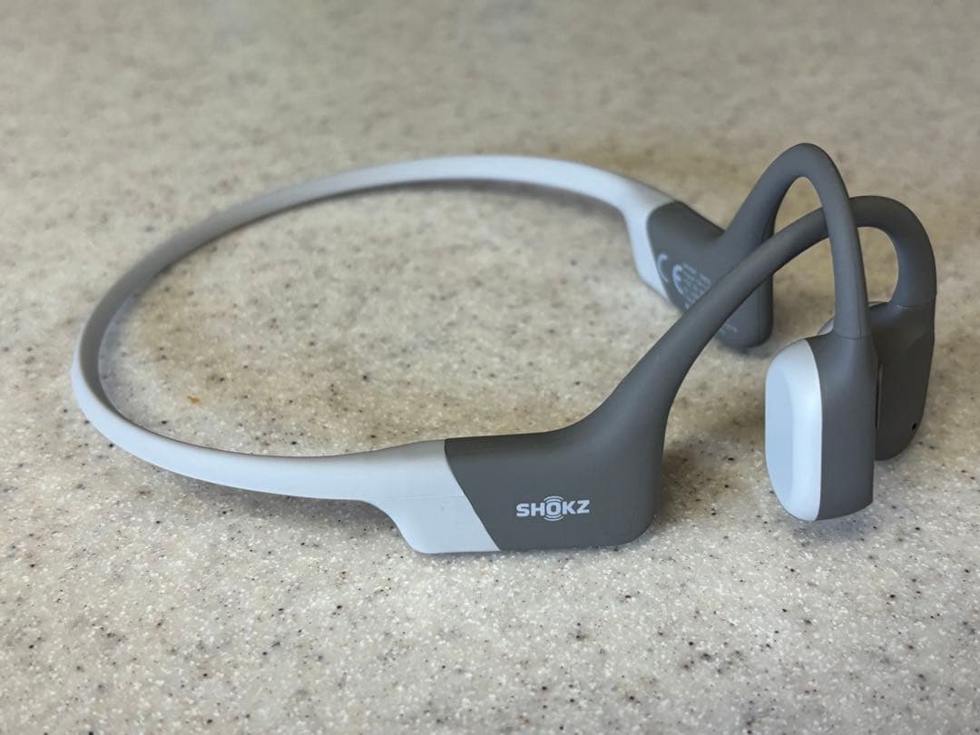 SHOKZ OPENRUN 骨伝導イヤホン（充電ケーブル付）＋USBアダプタ
