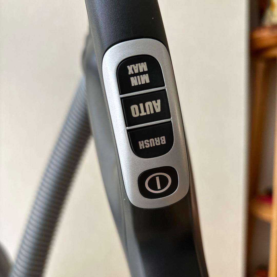 Electrolux ergothree EET530CBキャニスター掃除機