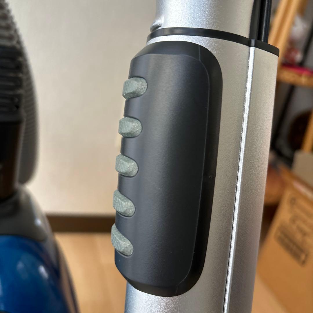 Electrolux ergothree EET530CBキャニスター掃除機