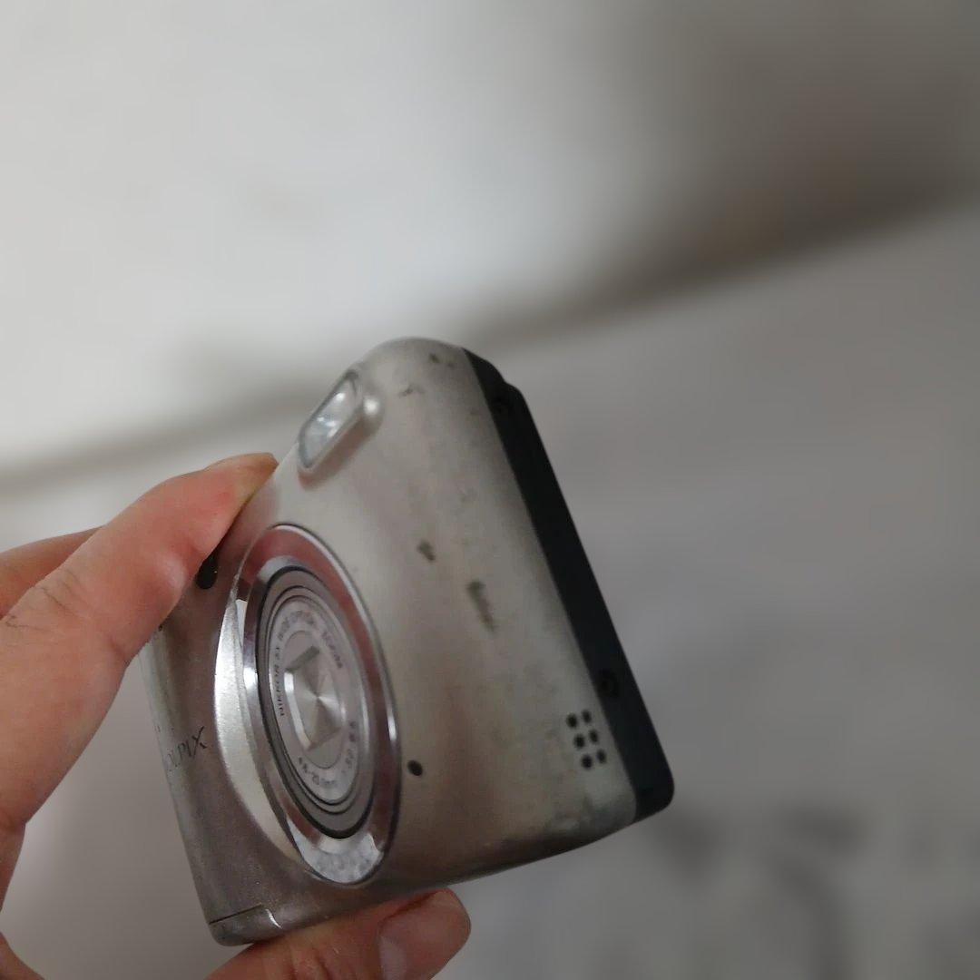 Nikon COOLPIX A100 ニコン コンパクトデジタルカメラ