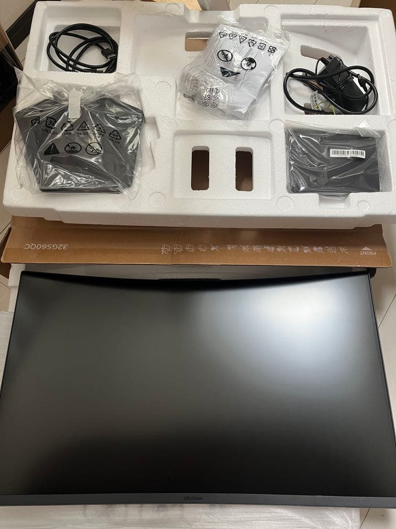 ゲーミングモニター 32GS60QC 32インチ 箱あり