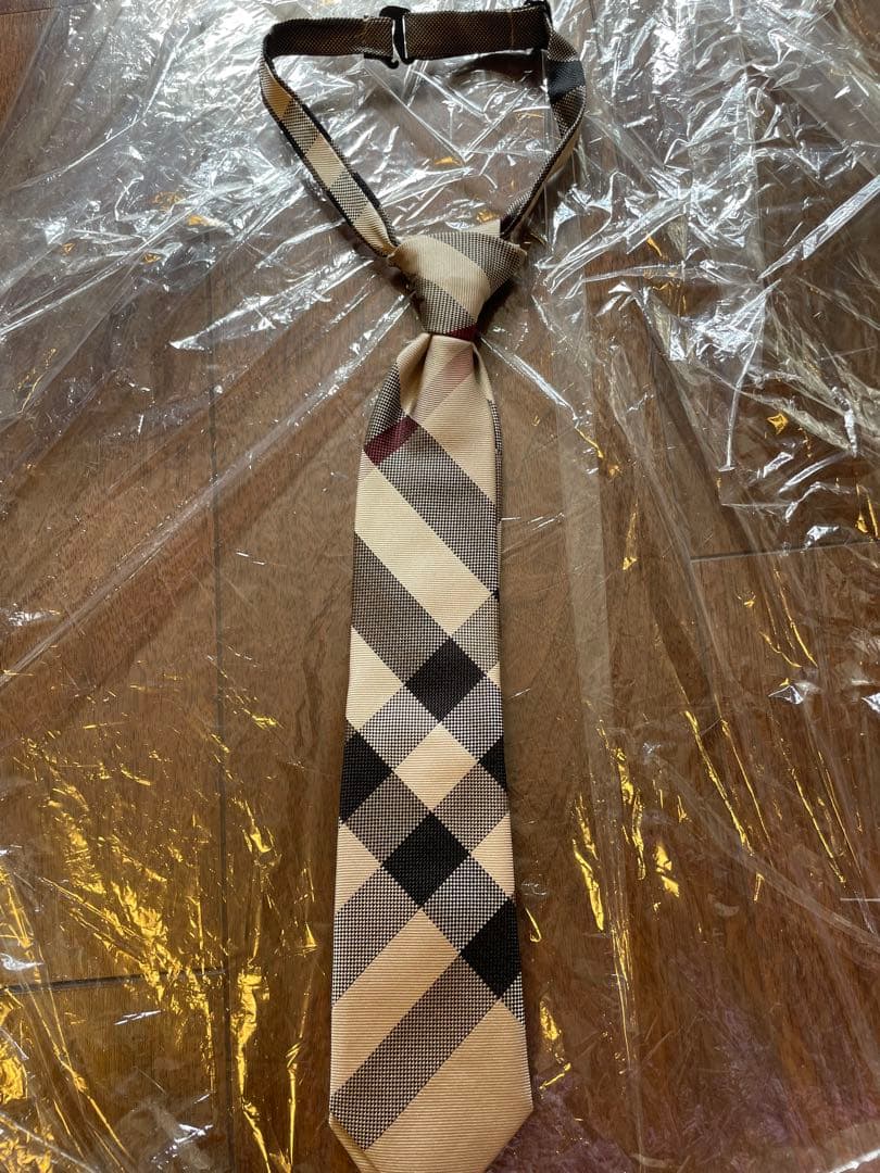 バーバリー　120 高級フォーマルスーツセット　ネクタイ　入学式　七五三　卒園式