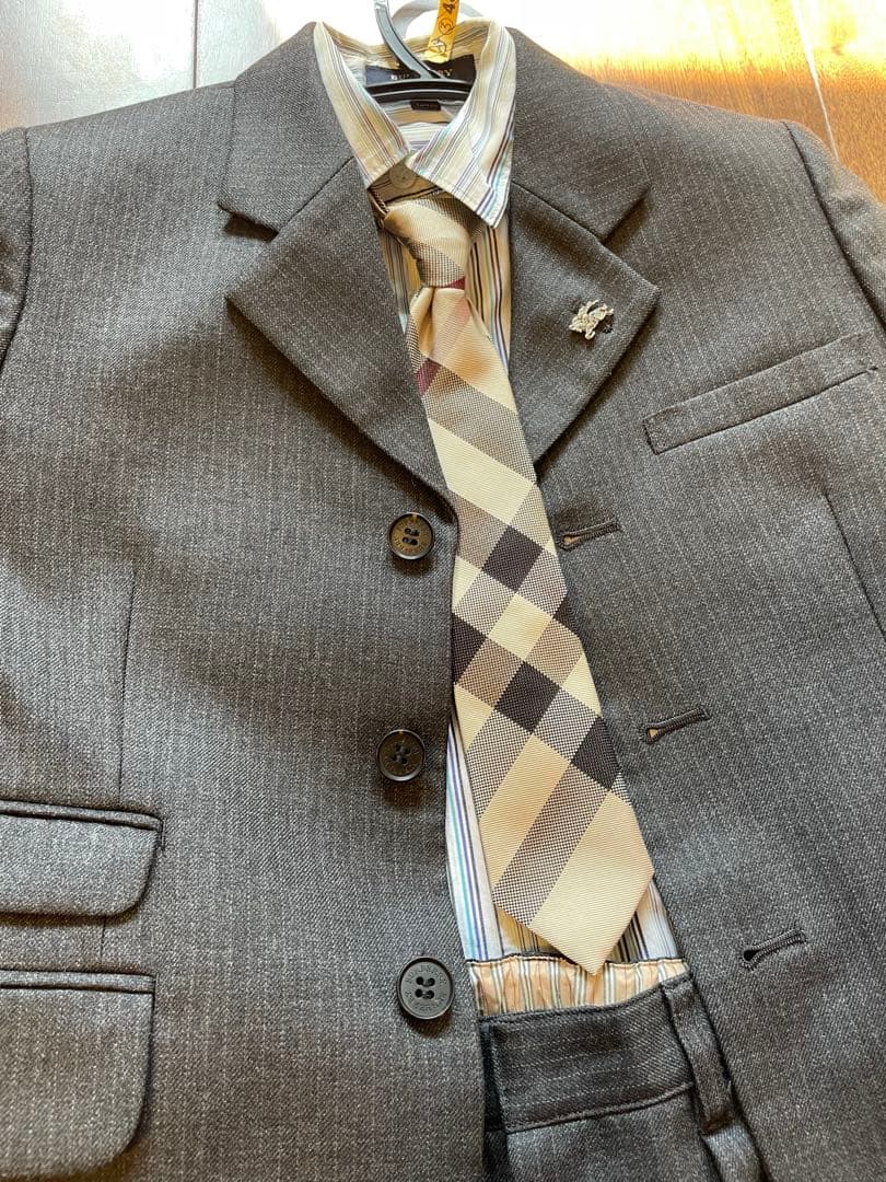 バーバリー　120 高級フォーマルスーツセット　ネクタイ　入学式　七五三　卒園式