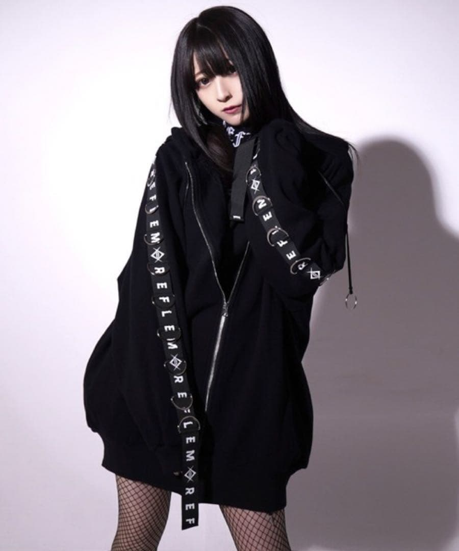 『REFLEM/レフレム』DリングロゴテープZIPパーカー