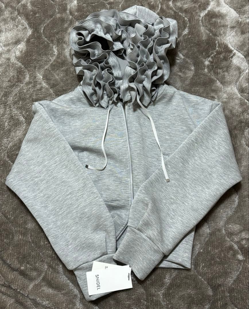 あやちsnidelフリルショートジップパーカー　グレー