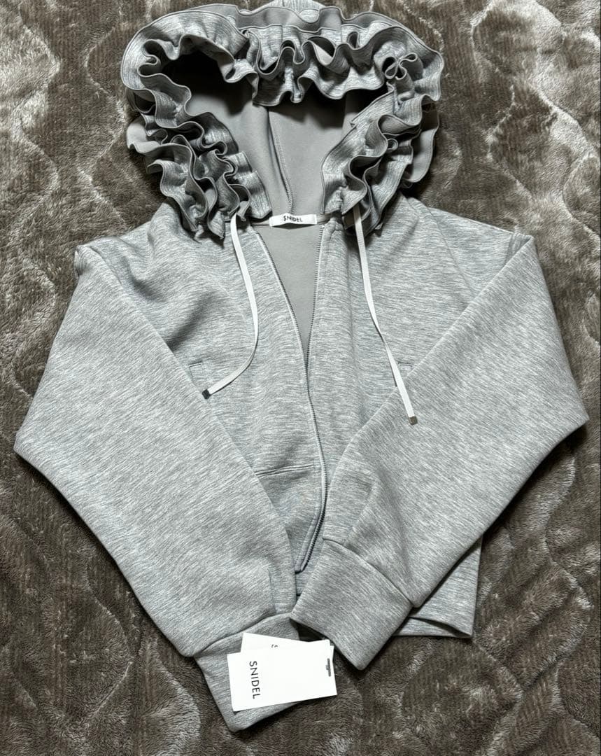 あやちsnidelフリルショートジップパーカー　グレー