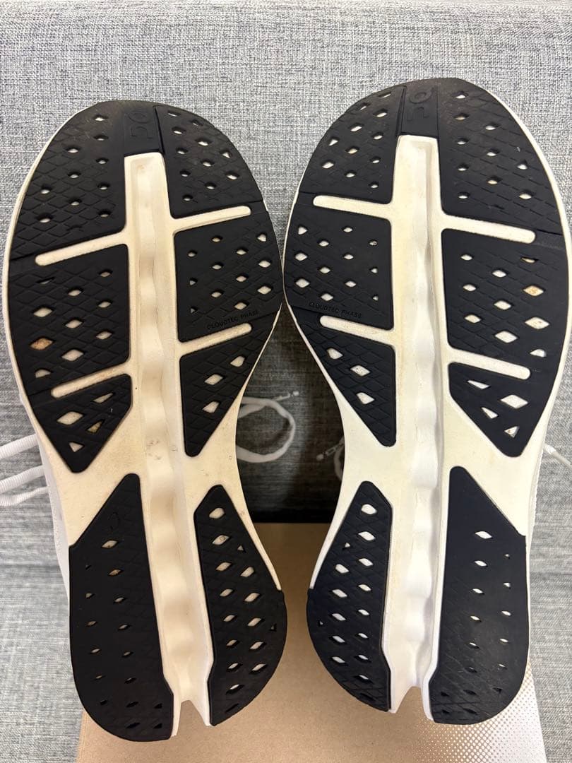 スパイク・シューズ cloudsurfer max