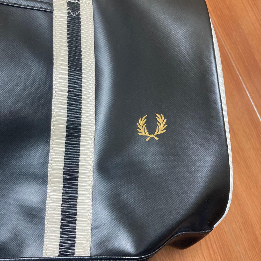 FRED PERRY フレッドペリー ボストンバッグ ドラムバック ブラック