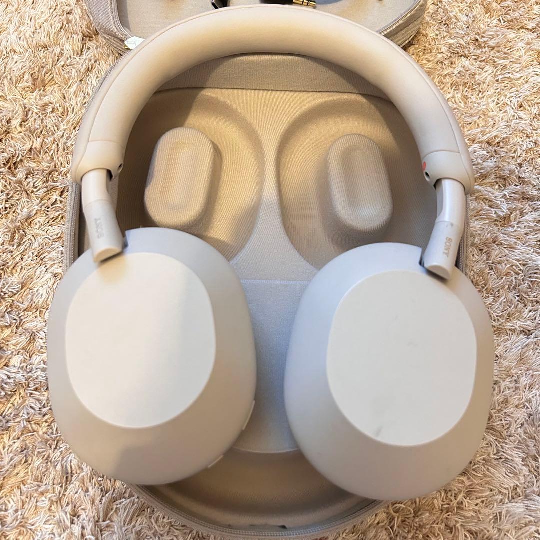 SONY ソニー　WH-1000XM5 ワイヤレスヘッドホン プラチナシルバー