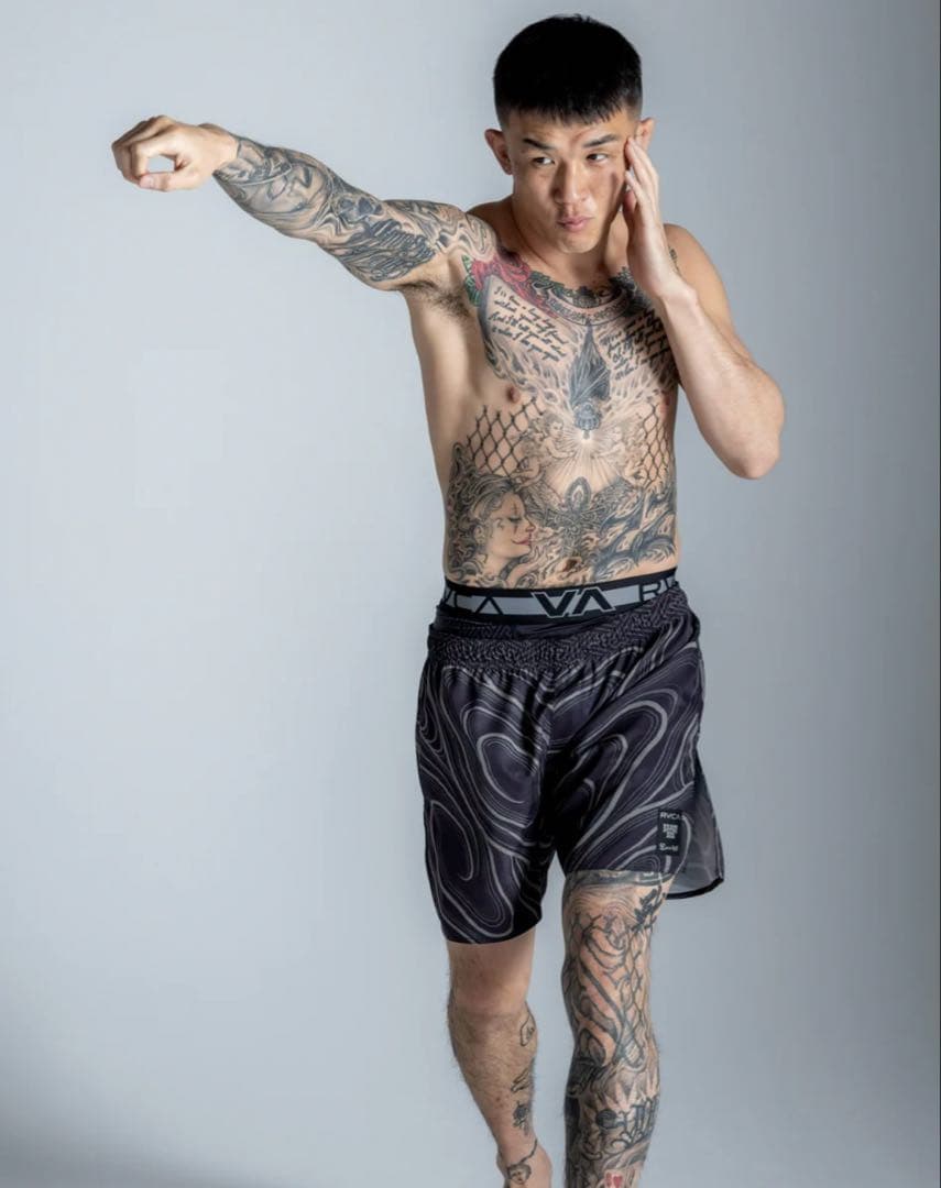 新品未使用！RVCA x KRAZY BEE ファイトショーツ　Mサイズ