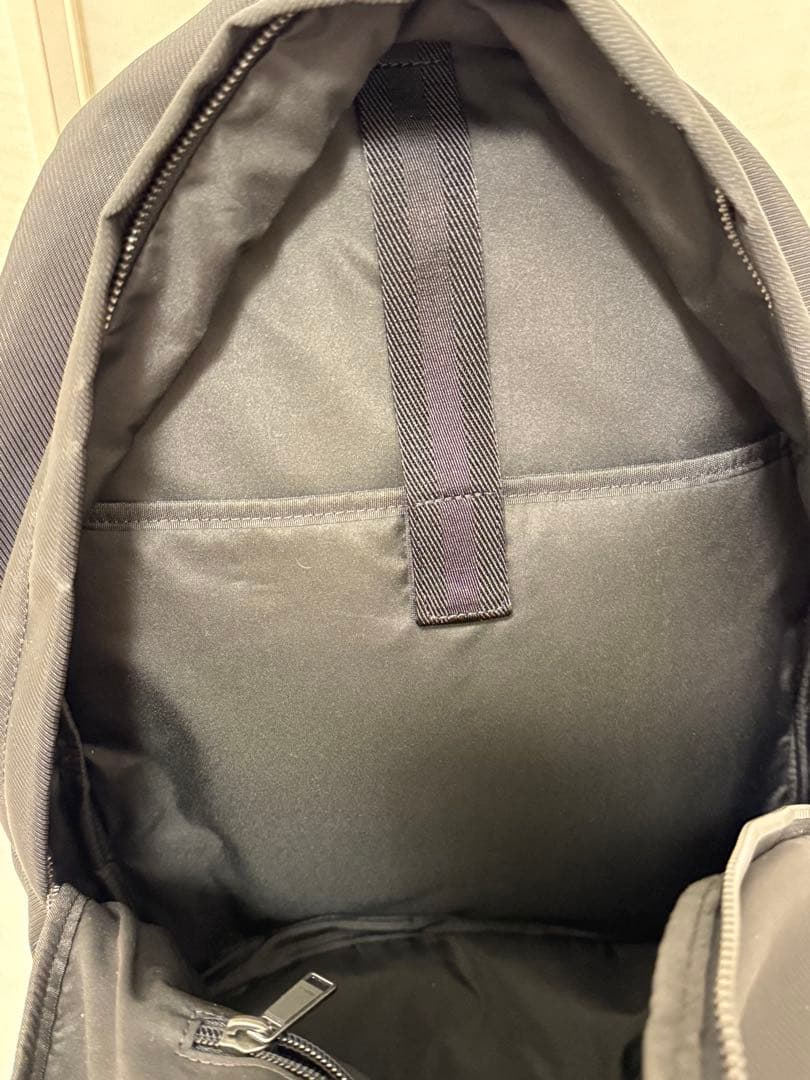 BOSSロゴ リサイクルマテリアル バックパック　黒