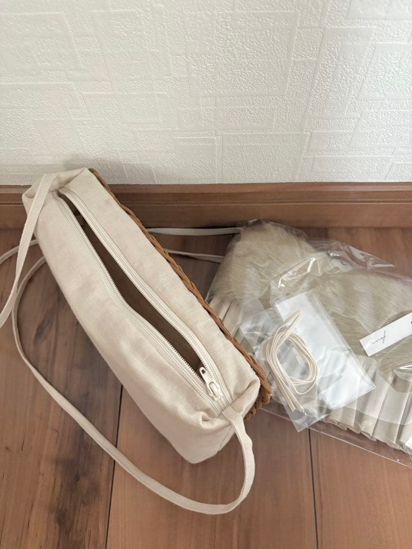 【未使用】fore ラタンポシェット　ファスナータイプ・フリル付き