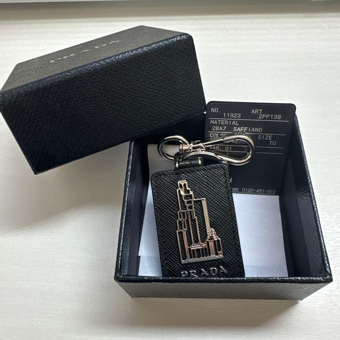 【正規品】【新品未使用】PRADA ブラックレザー キーホルダー