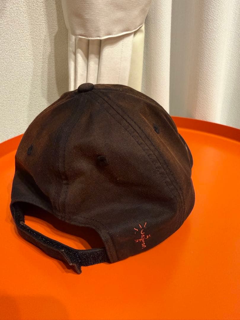 Ri　　travis scott × FCバルセロナ　コラボキャップ