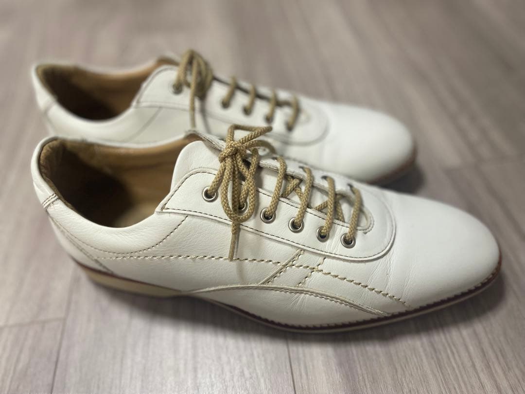 期間限定値下げ【ほぼ未使用】 BURBERRY バーバリー革靴 白