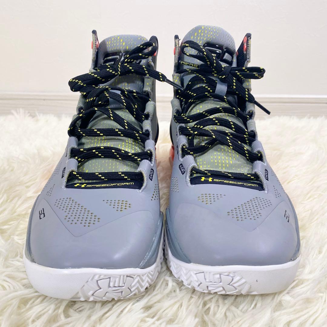 極美品　アンダーアーマー　バスケットシューズ　カリー　グレー　スニーカー　27㎝