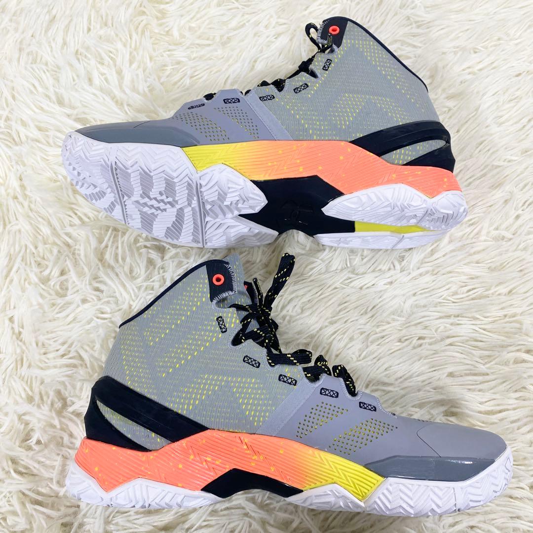 極美品　アンダーアーマー　バスケットシューズ　カリー　グレー　スニーカー　27㎝