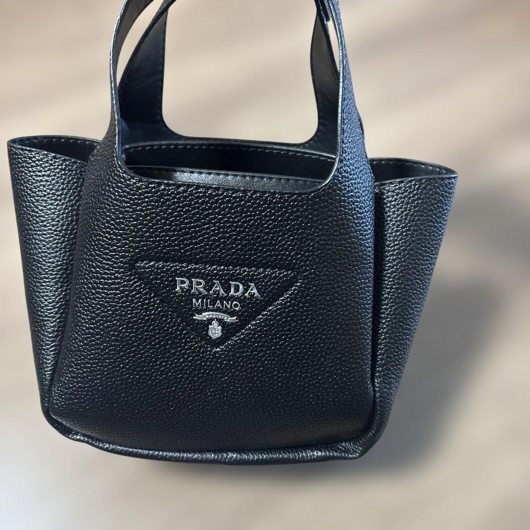 PRADA ノベルティブラックレザートートバッグ