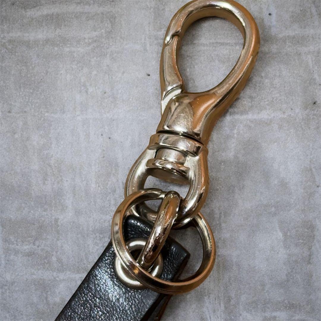 【美品】キャリー　スタッズ　レザー　キーホルダー　オモシーチャンネル　スタッズ