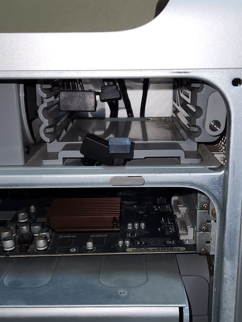 Apple powermac G5本体とキーボード