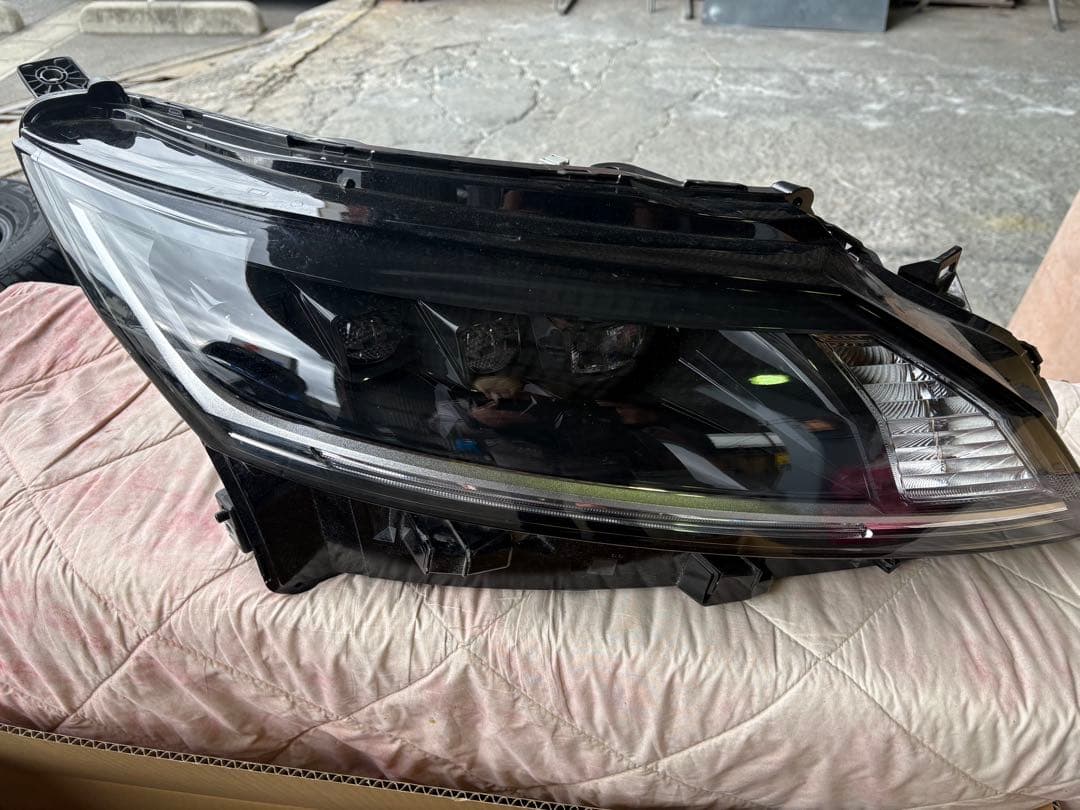 E13 ブラック ヘッドライト