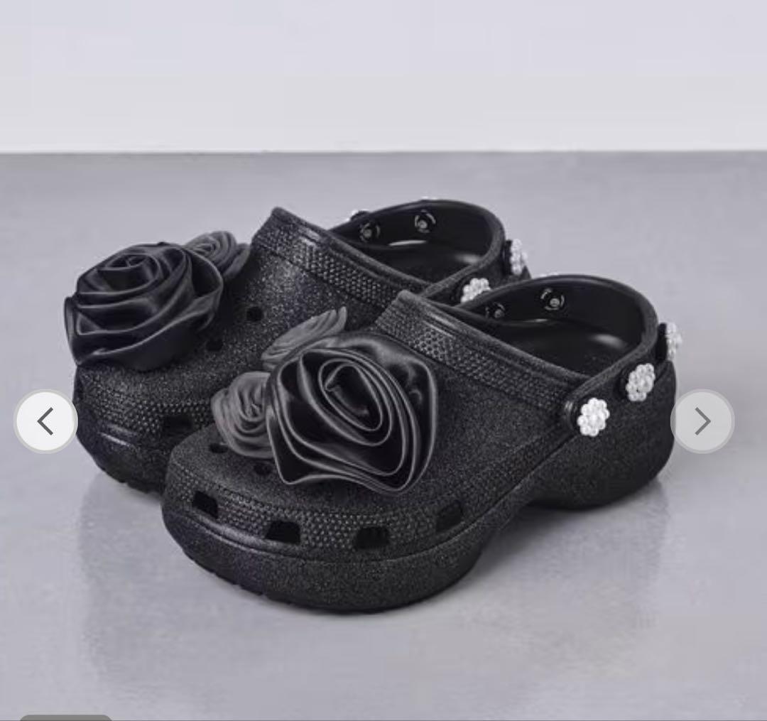 はる　UA別注】crocsクラシック プラットフォーム サンダル　24㎝