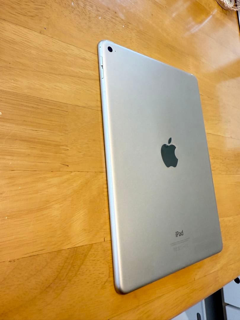 【美品】Apple iPad Air2本体 16GB シルバー 付属品有
