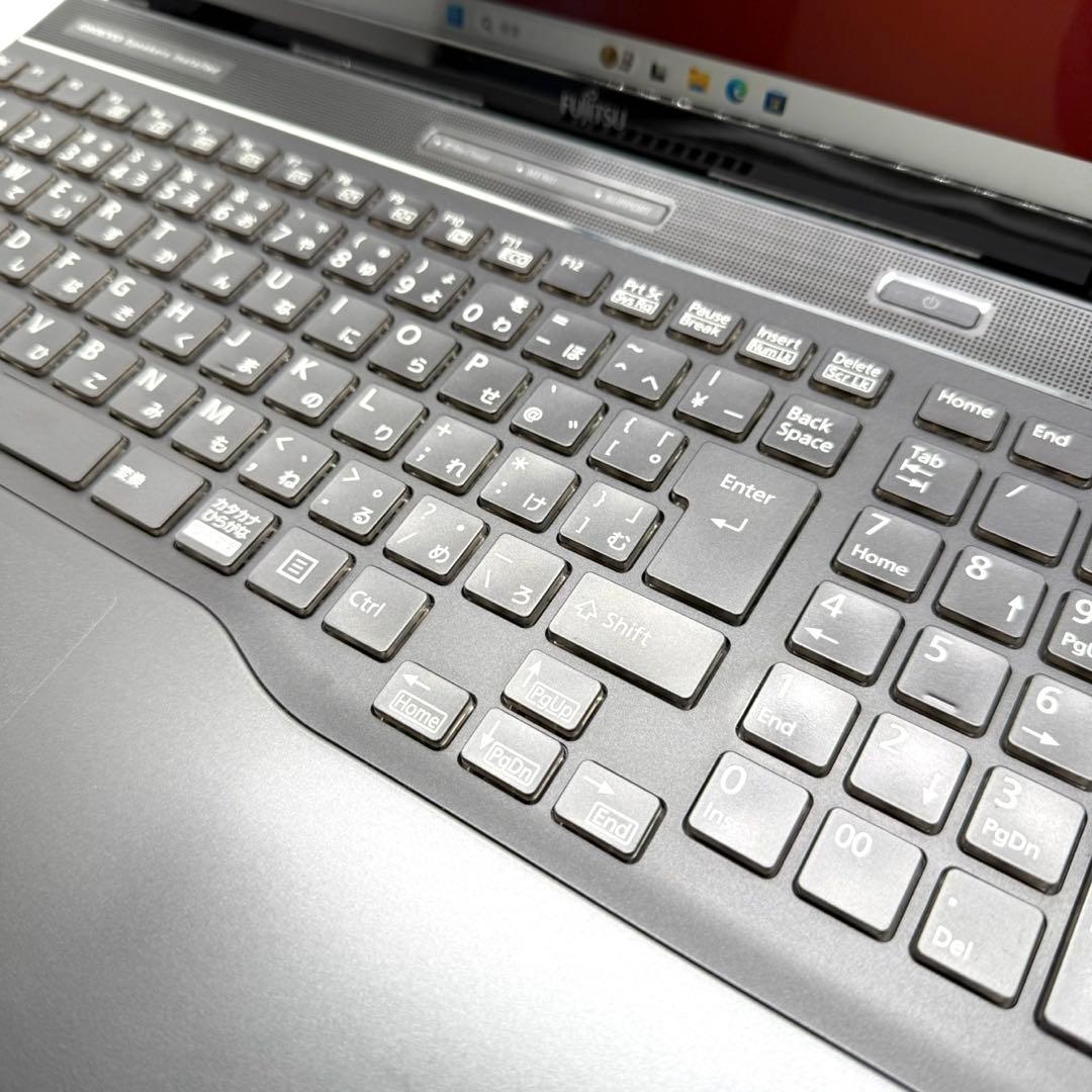 富士通 ノートパソコン 8世代 i7 新品SSD1TB Blu-ray 高音質