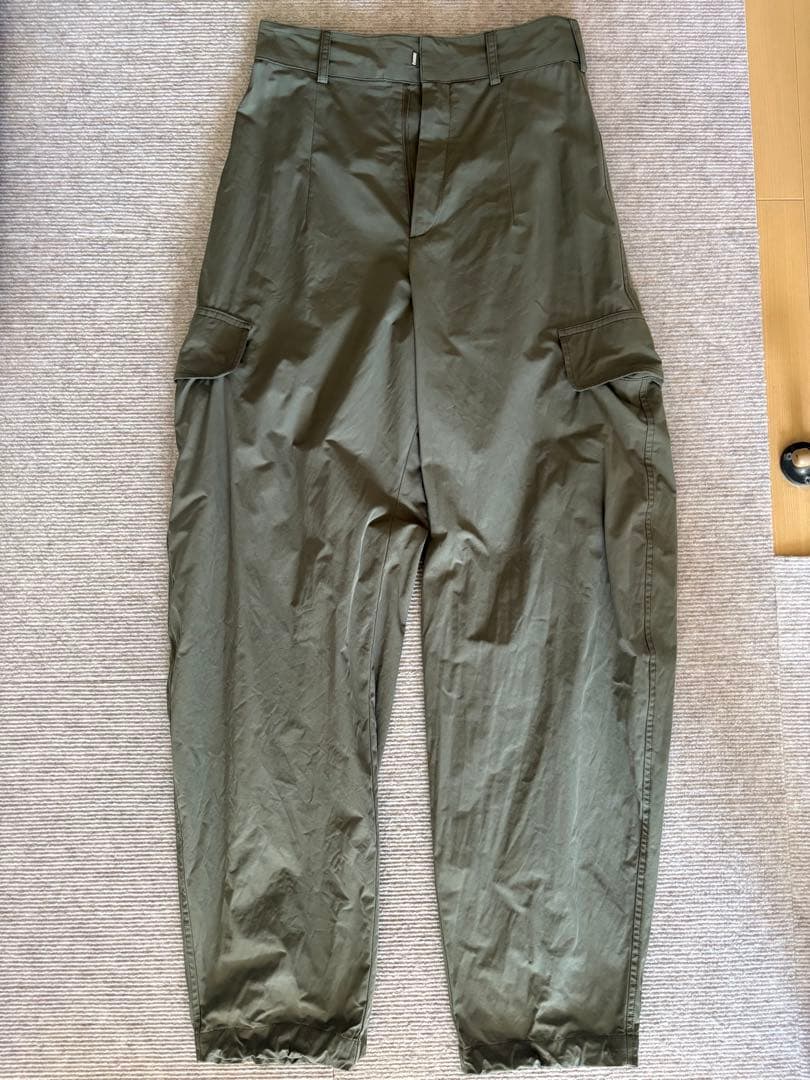＜H エイチ＞カーゴパンツ　オリーブグリーン