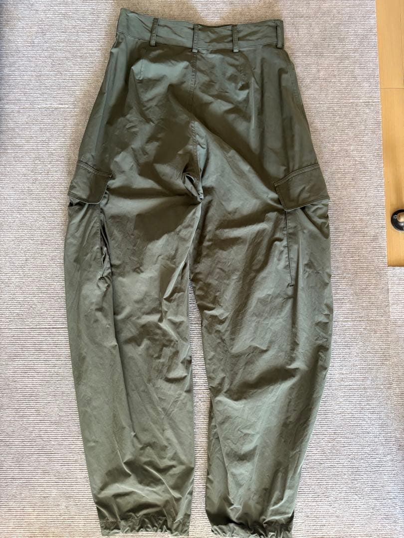 ＜H エイチ＞カーゴパンツ　オリーブグリーン