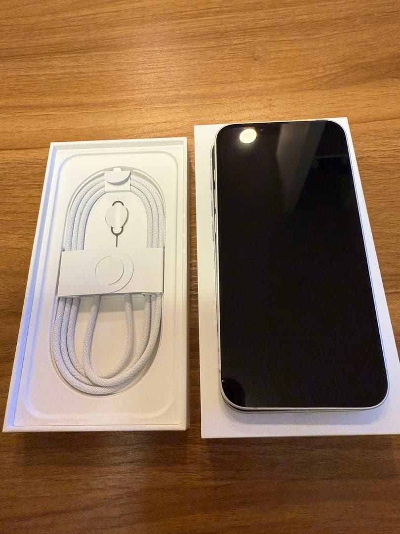 Apple iPhone 16 eホワイト 本体 即発送