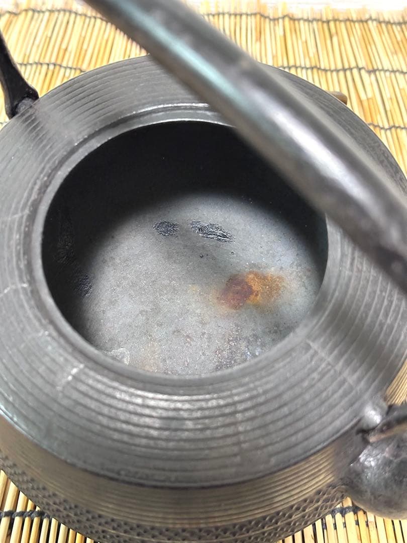 未使用品、長期保管品　南部鉄器共同組合販売　肩平型アラレ　南部鉄瓶　南部鉄器