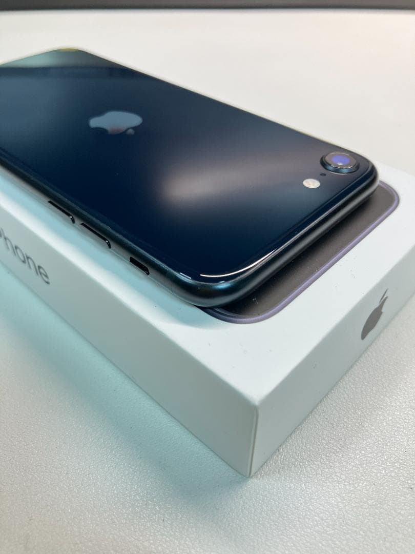 iPhoneSE3 64gb【極美品☆バッテリー純正98％】