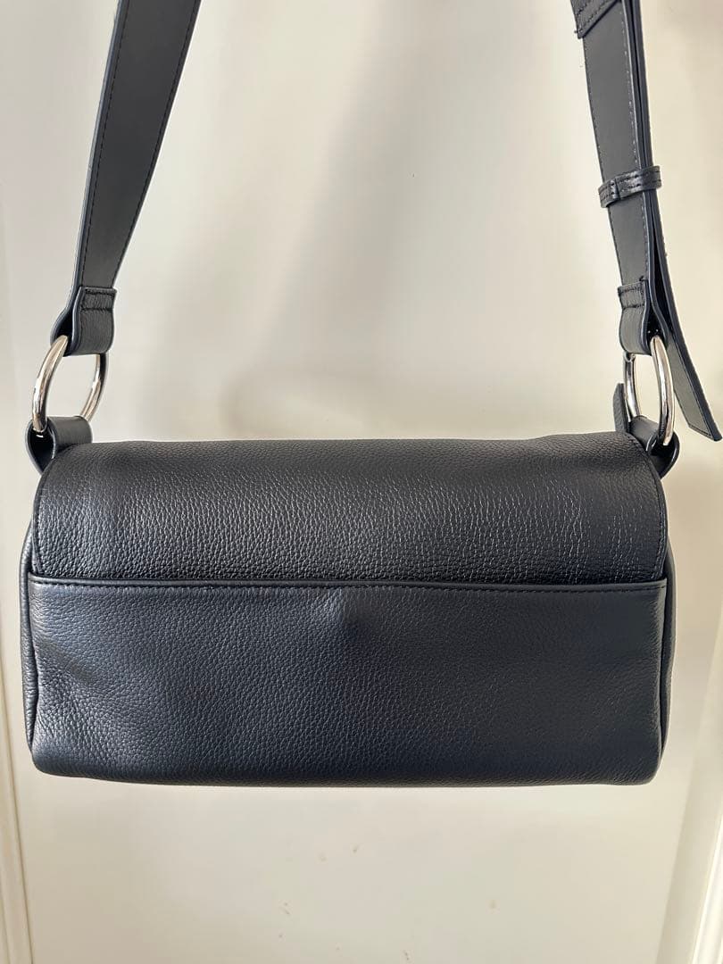 ビアズリー レザーボディバッグ レザーリング ブラック BEARDSLEY