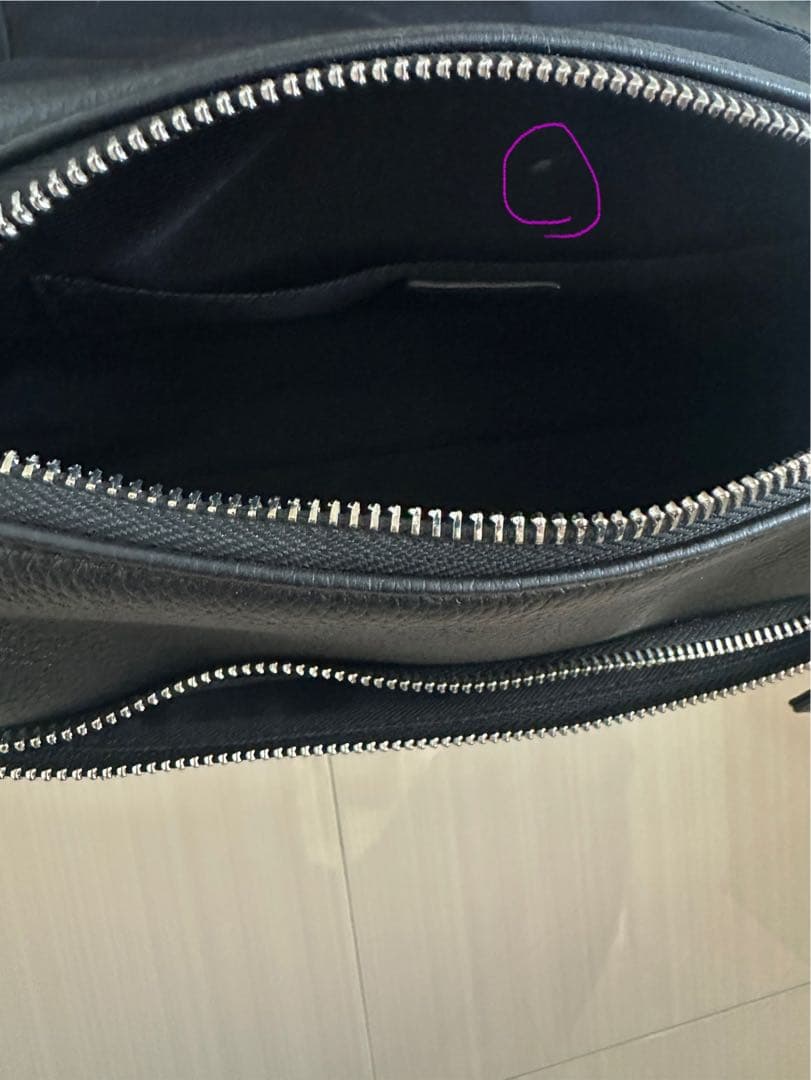 ビアズリー レザーボディバッグ レザーリング ブラック BEARDSLEY