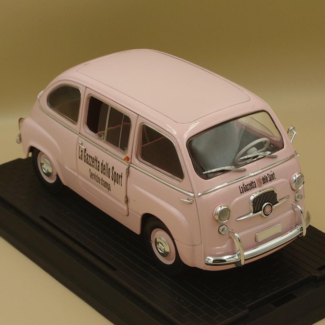 1/18 フィアット600 ムルティプラ FIAT Multipla ミニカー