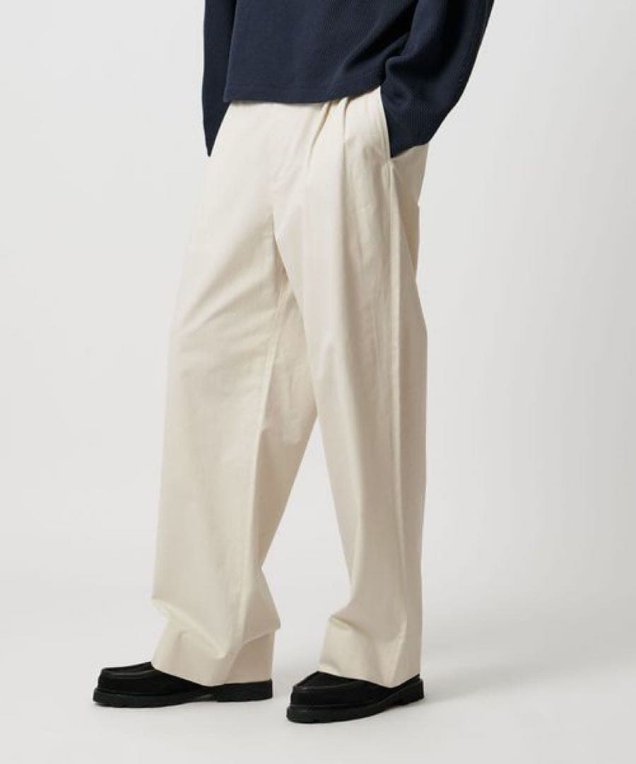 H beauty&youth ＜H＞ピーチスキン チノ 2プリーツパンツ