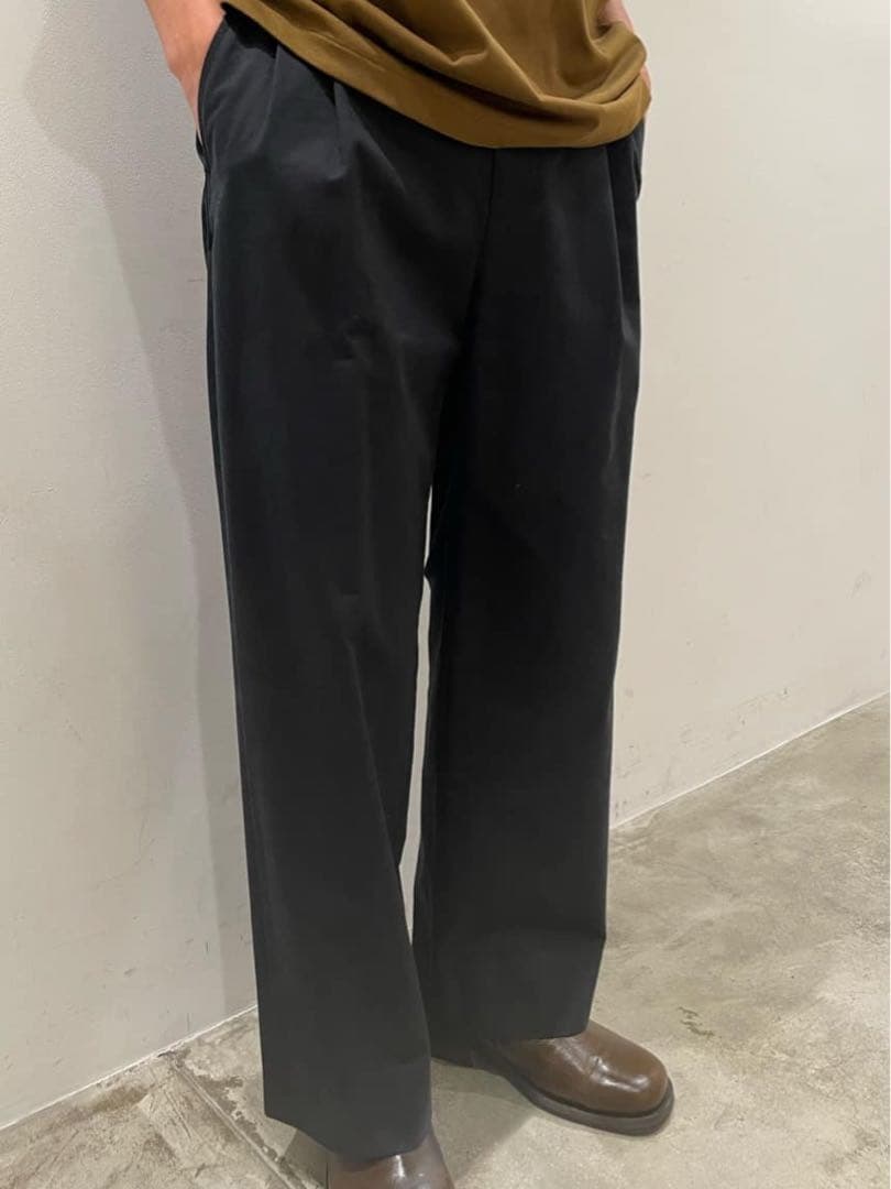 H beauty&youth ＜H＞ピーチスキン チノ 2プリーツパンツ