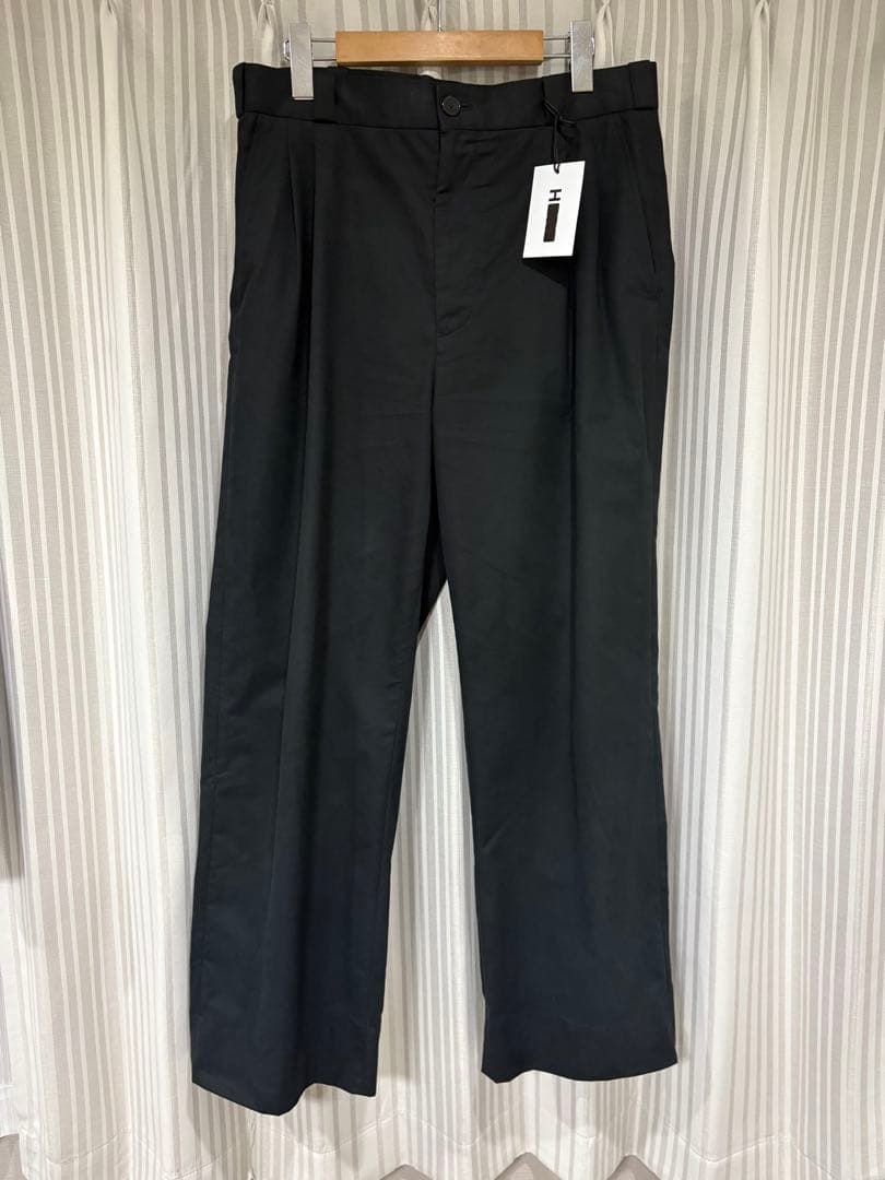 H beauty&youth ＜H＞ピーチスキン チノ 2プリーツパンツ