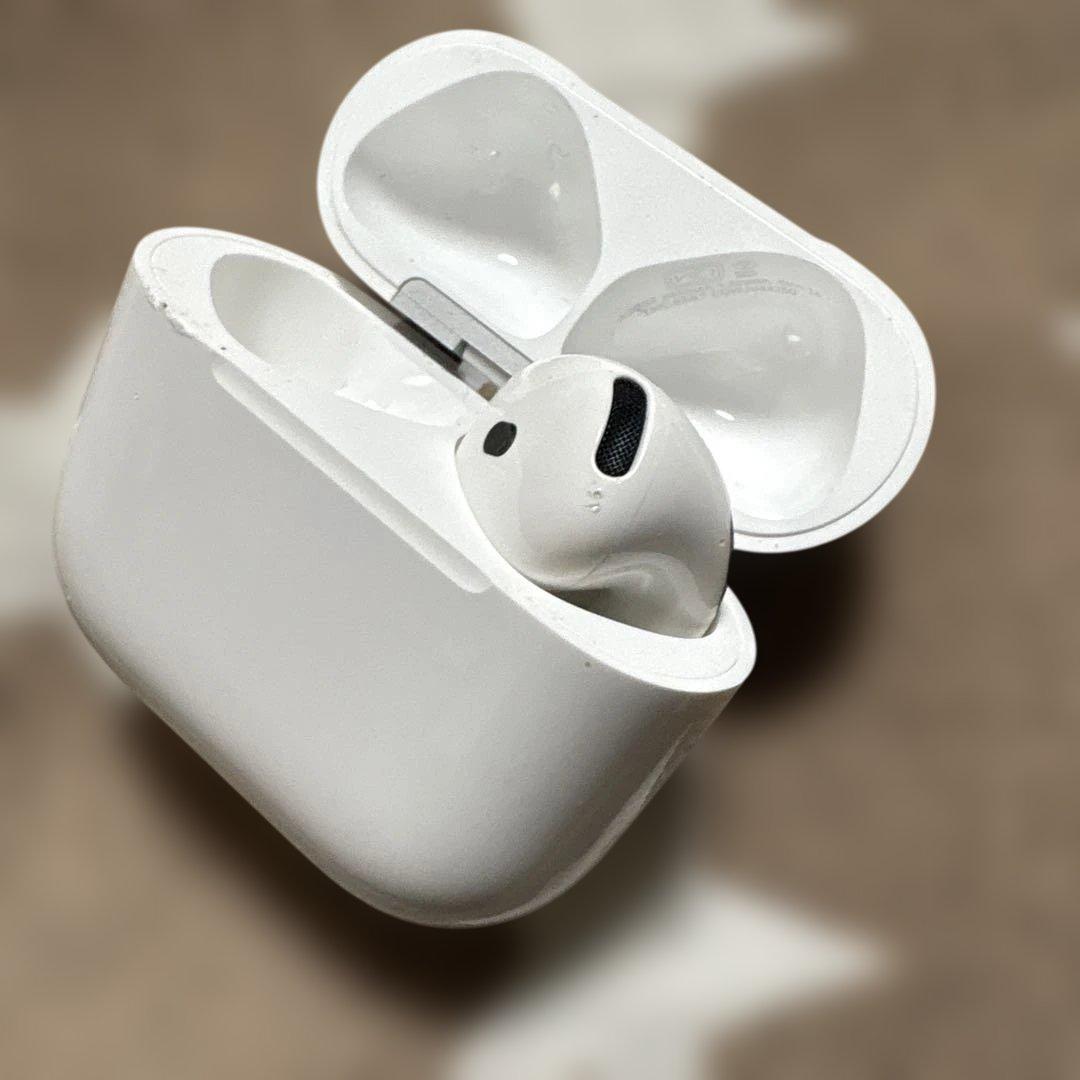 タイムセールApple AirPods 充電ケース 本体(右耳のみ)